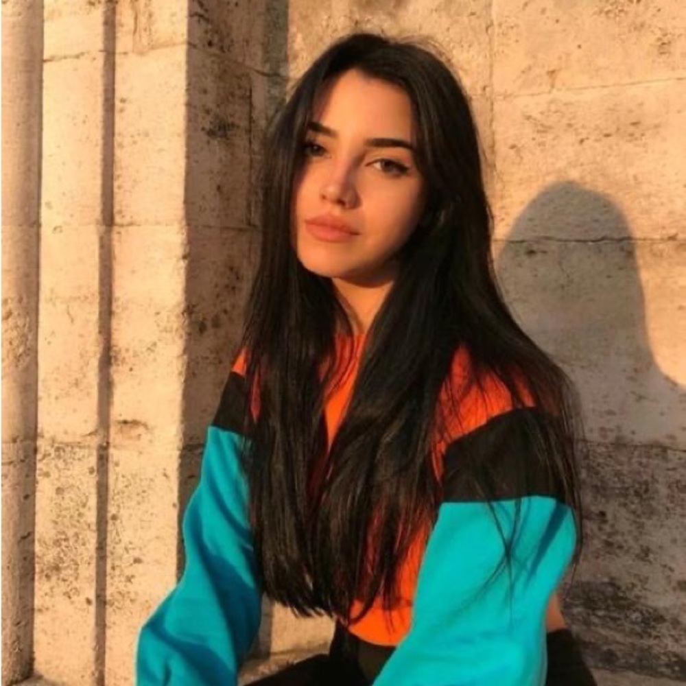 Meet your Posher, Elena